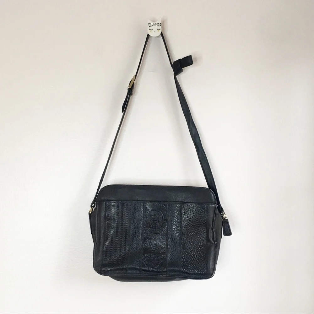 Vintage Inspired Embossed Leather Cross Body Bag Black One Size - Picture 2 of 14